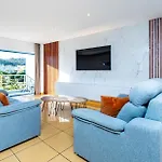 Penthouse 160sqm Wide Terraces Pool View & Private Hot Tub & Parking Албуфейра