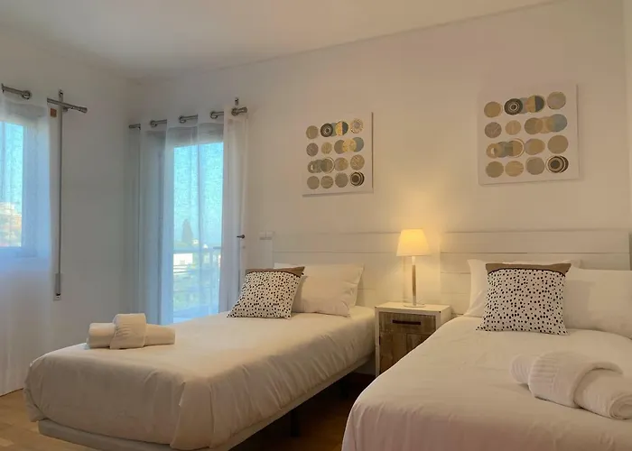 公寓 Penthouse 160sqm Wide Terraces Pool View & Private Hot Tub & Parking