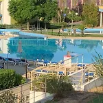 アパート Penthouse 160sqm Wide Terraces Pool View & Private Hot Tub & Parking