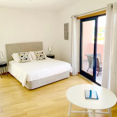 Penthouse 160sqm Wide Terraces Pool View & Private Hot Tub & Parking * Albufeira