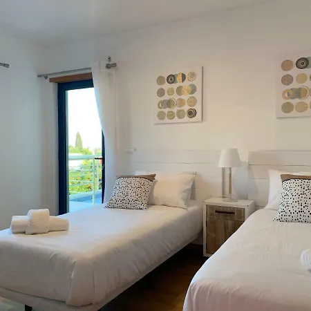 Penthouse 160sqm Wide Terraces Pool View & Private Hot Tub & Parking * Albufeira